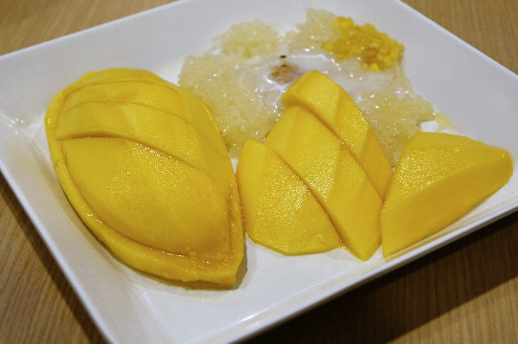 Khao Niew Ma Muang (Mango Sticky Rice)