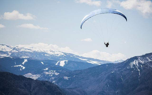 Paragliding - free-flight flying like a bird