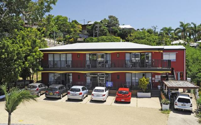 Colonial Court Holiday Apartments, Airlie Beach