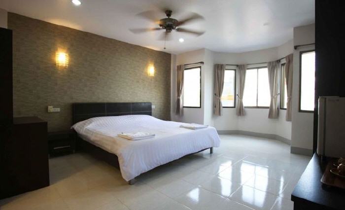 Living Room Guesthouse & Cafe Bar, 516/6 Soi Centara, Muang, Phuket, Karon, Phuket, Thailand 83100