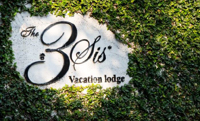 The 3 Sis Vacation Lodge, 1/3 Soi 8 Prapokklao Road, T. Prasing, Muang, Old City, Chiang Mai, Thailand 50200