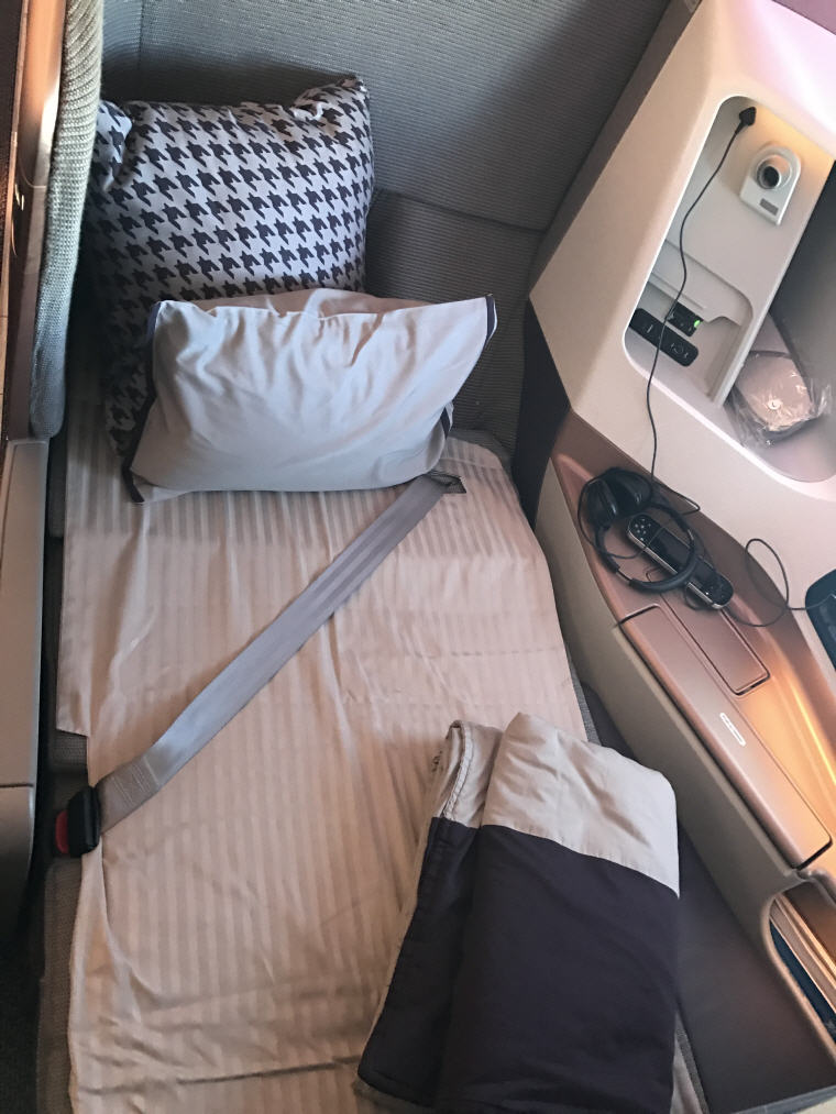 SQ323 A350 Business Class Seat in fully flat bed position