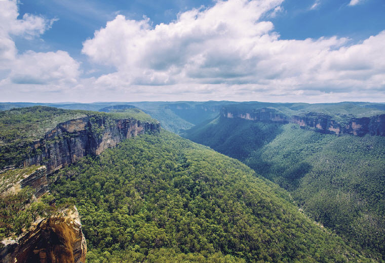 Hanging Rock, Blue Mountains National Park, NSW, Photo credit: Tourism Australia