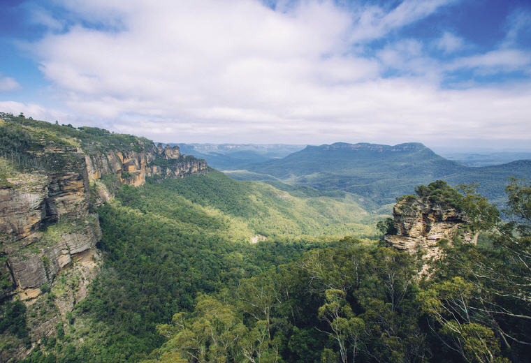 Three Sisters from Echo Point, Blue Mountains National Park, NSW, Photo credit: Tourism Australia