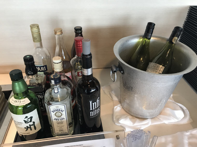 Alcoholic Drinks, ANA Lounge, SQ 633 A350 Business Class Experience Tokyo - Singapore