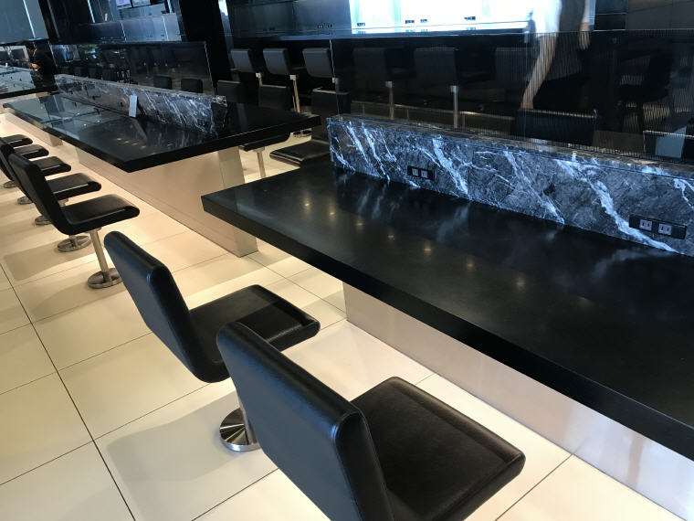 Counter kind of seats in ANA Lounge, SQ 633 A350 Business Class Experience Tokyo - Singapore