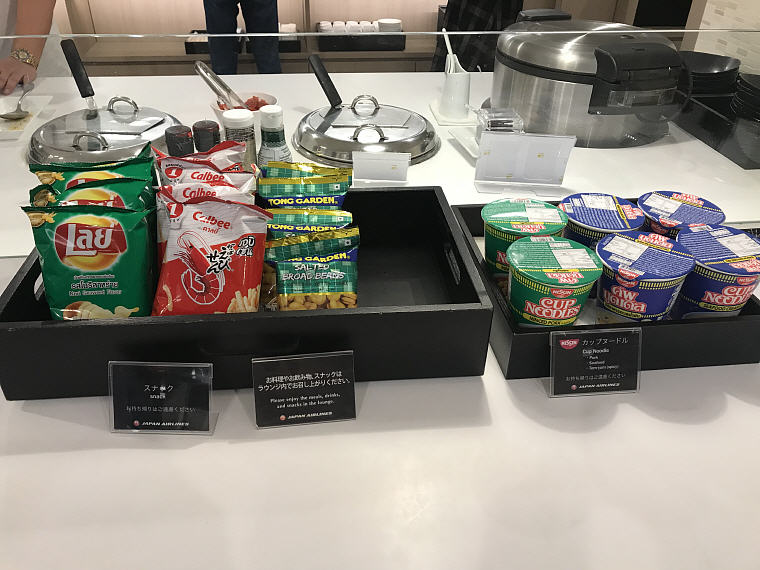 Snacks & Cup Noodles, Sakura Lounge, Bangkok Suvarnabhumi Airport